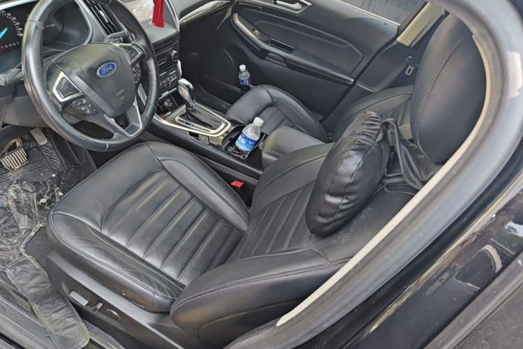 Used Ford Edge 2018 EcoBoost 245 Four-Wheel Drive Titanium 7-Seater Left Front Seat