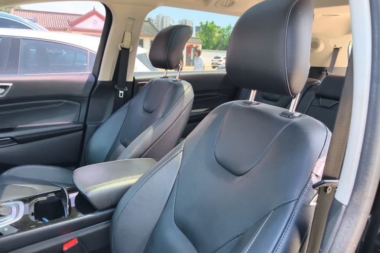 Used Ford Edge 2018 EcoBoost 245 Four-Wheel Drive Titanium 7-Seater Left Front Seat