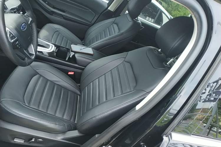Used Ford Edge 2018 EcoBoost 245 Two-Wheel-Drive Titanium 7-Seater China V Standard Left Front Seat