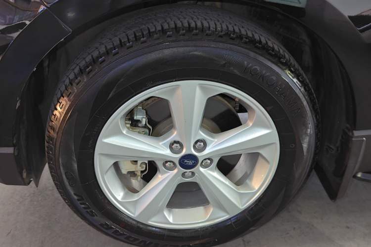 Used Ford Edge 2018 EcoBoost 245 Two-Wheel-Drive Titanium 5-Seater China V Standard Left Front Wheel Hub