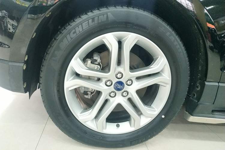Used Ford Edge 2018 EcoBoost 245 Two-Wheel-Drive Titanium 7-Seater China V Standard Left Front Wheel Hub