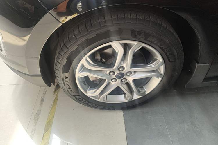 Used Ford Edge 2018 EcoBoost 245 Two-Wheel-Drive Titanium 7-Seater China V Standard Left Front Wheel Hub