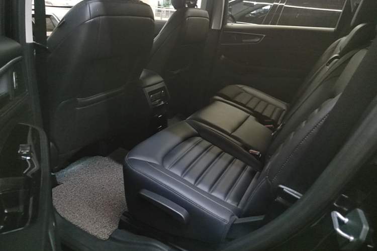 Used Ford Edge 2018 EcoBoost 245 Two-Wheel-Drive Titanium 7-Seater China VI Standard Left Rear Seat