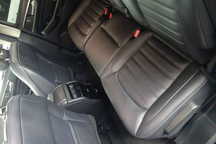 Used Ford Edge 2018 EcoBoost 245 Two-Wheel-Drive Titanium 7-Seater China V Standard Left Rear Seat
