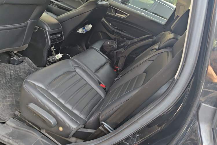 Used Ford Edge 2018 EcoBoost 245 Four-Wheel Drive Titanium 7-Seater Left Rear Seat