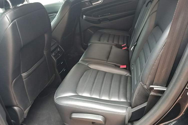 Used Ford Edge 2018 EcoBoost 245 Two-Wheel-Drive Titanium 7-Seater China VI Standard Left Rear Seat