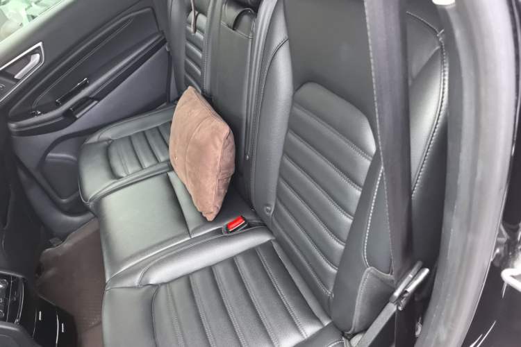 Used Ford Edge 2018 EcoBoost 245 Two-Wheel-Drive Titanium 7-Seater China VI Standard Left Rear Seat