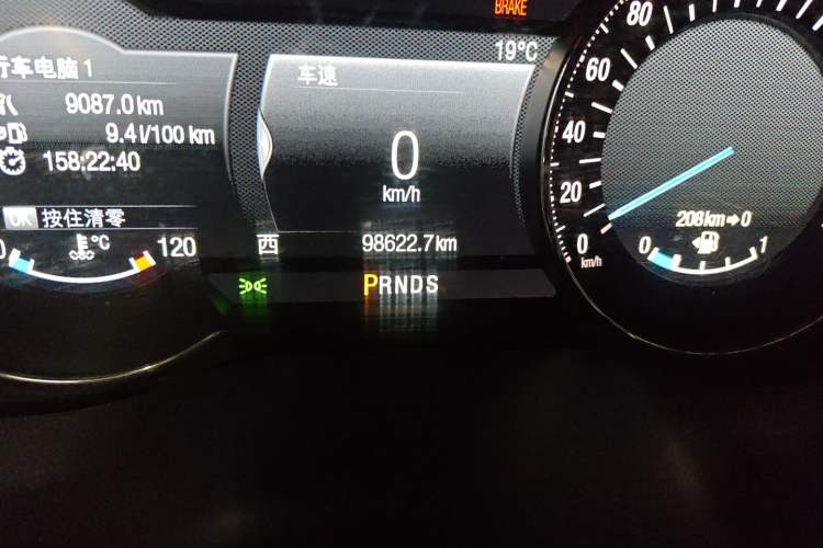 Used Ford Edge 2018 EcoBoost 245 Four-Wheel Drive Titanium 7-Seater Odometer Close Up