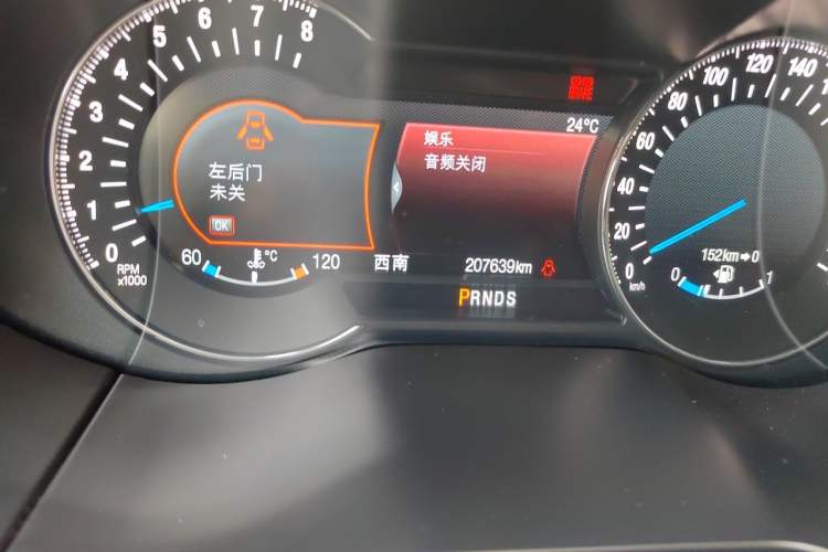Used Ford Edge 2018 EcoBoost 245 Four-Wheel Drive Titanium 7-Seater Odometer Close Up