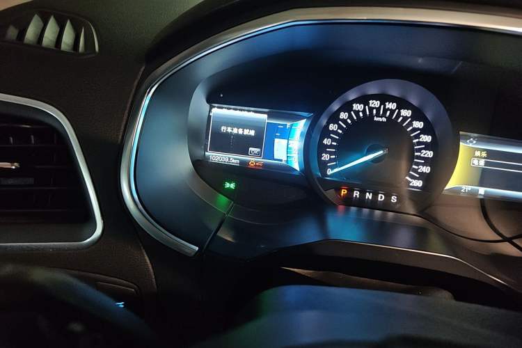 Used Ford Edge 2018 EcoBoost 245 Two-Wheel-Drive Titanium 7-Seater China V Standard Odometer Close Up