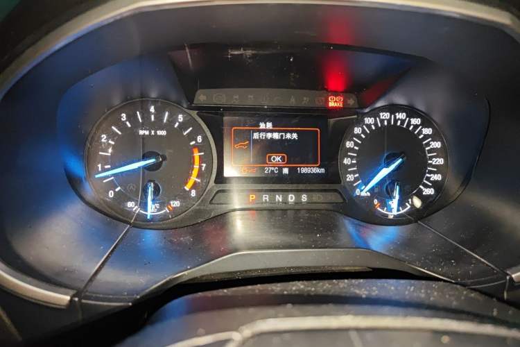 Used Ford Edge 2018 EcoBoost 245 Two-Wheel-Drive Platinum Edition 7-Seater China V Emission Standard Odometer Close Up