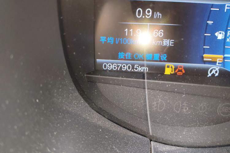 Used Ford Edge 2018 EcoBoost 245 Two-Wheel-Drive Titanium 7-Seater China V Standard Odometer Close Up