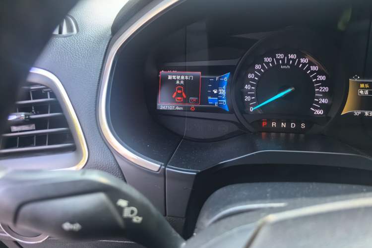 Used Ford Edge 2018 EcoBoost 245 Two-Wheel-Drive Titanium 7-Seater China V Standard Odometer Close Up