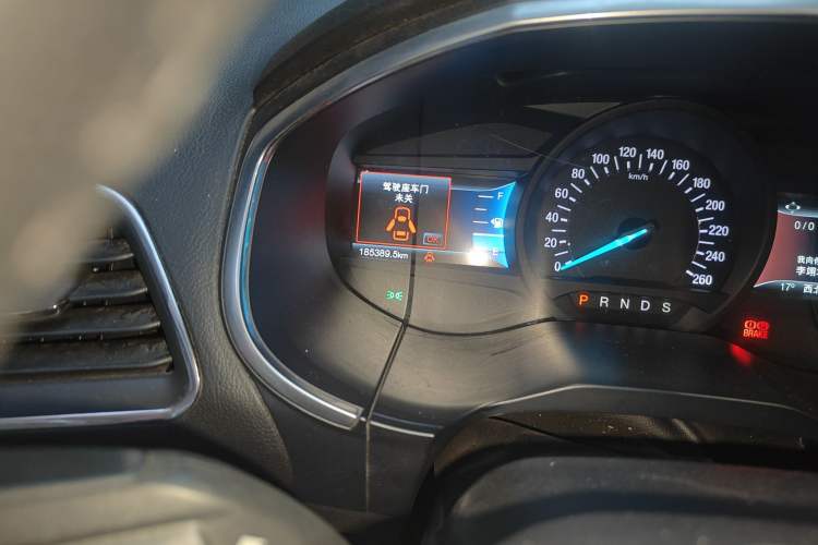Used Ford Edge 2018 EcoBoost 245 Two-Wheel-Drive Titanium 7-Seater China V Standard Odometer Close Up
