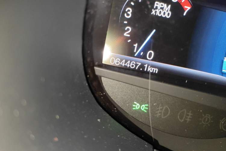 Used Ford Edge 2018 EcoBoost 245 Two-Wheel-Drive Titanium 7-Seater China VI Standard Odometer Close Up