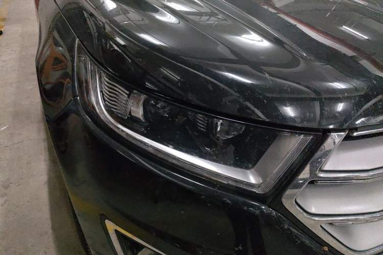 Used Ford Edge 2018 EcoBoost 245 Four-Wheel Drive Titanium 7-Seater Right Front Headlight