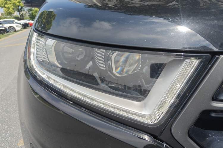 Used Ford Edge 2018 EcoBoost 245 Two-Wheel-Drive Sporty 7-Seater Right Front Headlight