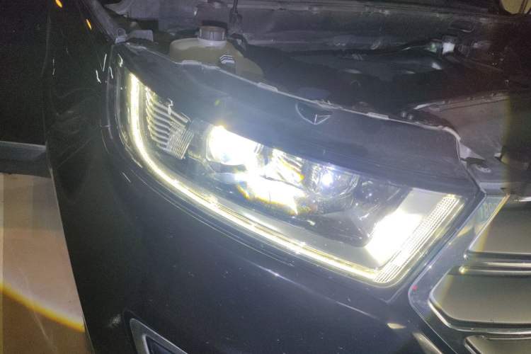 Used Ford Edge 2018 EcoBoost 245 Four-Wheel Drive Titanium 7-Seater Right Front Headlight