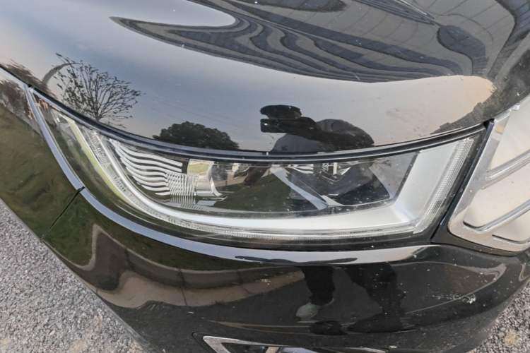 Used Ford Edge 2018 EcoBoost 245 Four-Wheel Drive Titanium 7-Seater Right Front Headlight