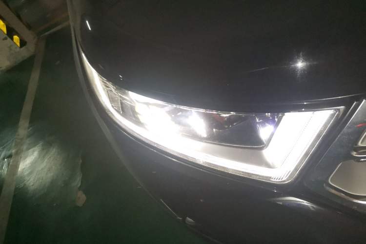 Used Ford Edge 2018 EcoBoost 245 Four-Wheel Drive Titanium 7-Seater Right Front Headlight