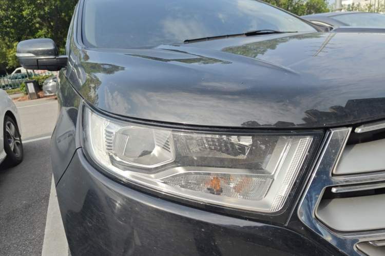 Used Ford Edge 2018 EcoBoost 245 Two-Wheel-Drive Platinum Edition 5 Seats Right Front Headlight