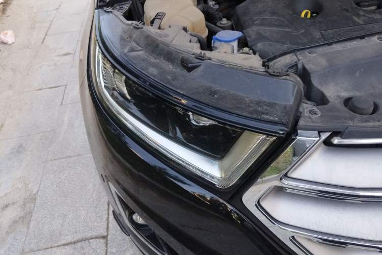 Used Ford Edge 2018 EcoBoost 245 Four-Wheel Drive Titanium 7-Seater Right Front Headlight