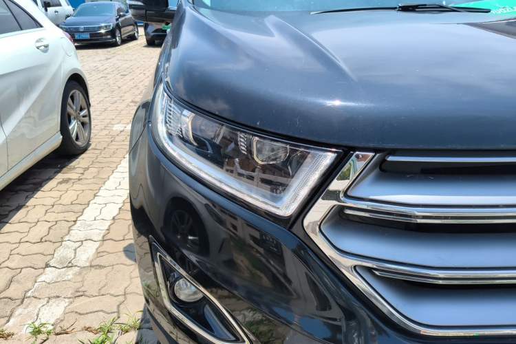 Used Ford Edge 2018 EcoBoost 245 Four-Wheel Drive Titanium 7-Seater Right Front Headlight