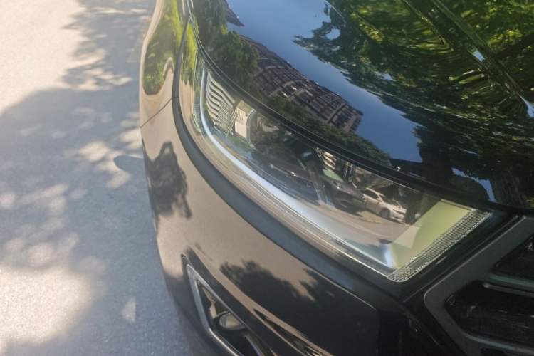 Used Ford Edge 2018 EcoBoost 245 Two-Wheel-Drive Sporty 7-Seater Right Front Headlight