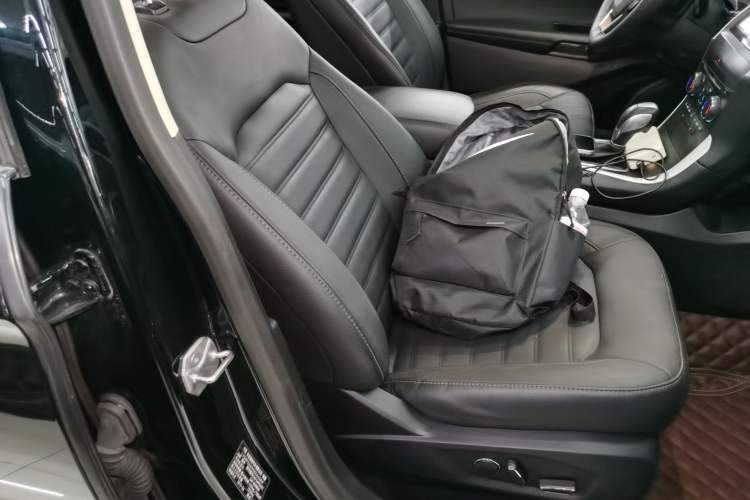 Used Ford Edge 2018 Facelifted EcoBoost 245 Two-Wheel-Drive Platinum Edition 5 Seats China V Emission Standard Right Front Seat