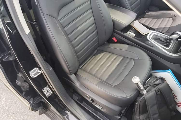 Used Ford Edge 2018 EcoBoost 245 Two-Wheel-Drive Titanium 7-Seater China V Standard Right Front Seat