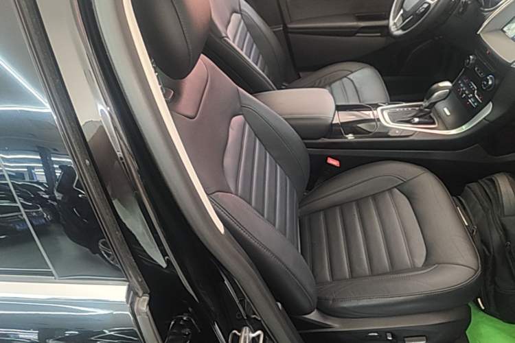 Used Ford Edge 2018 EcoBoost 245 Two-Wheel-Drive Titanium 7-Seater China V Standard Right Front Seat