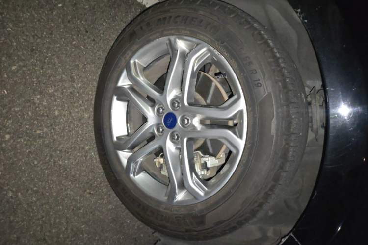 Used Ford Edge 2018 EcoBoost 245 Two-Wheel-Drive Titanium 7-Seater China V Standard Right Front Wheel Hub