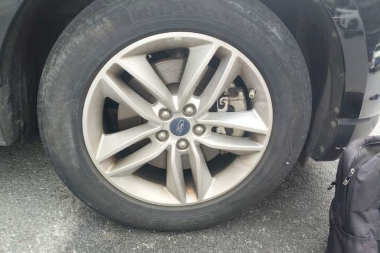 Used Ford Edge 2018 EcoBoost 245 Two-Wheel-Drive Platinum Edition 7-Seater China V Emission Standard Right Front Wheel Hub