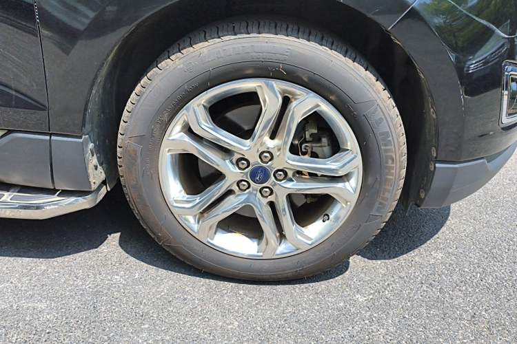 Used Ford Edge 2018 EcoBoost 245 Two-Wheel-Drive Titanium 7-Seater China V Standard Right Front Wheel Hub