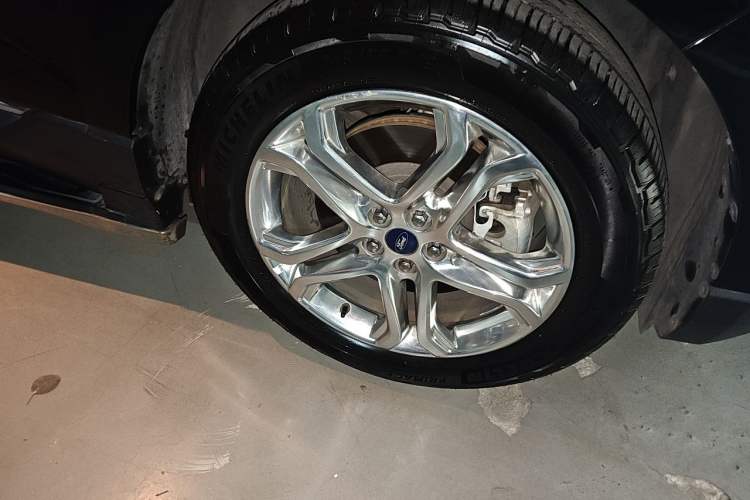 Used Ford Edge 2018 EcoBoost 245 Two-Wheel-Drive Titanium 7-Seater China V Standard Right Front Wheel Hub