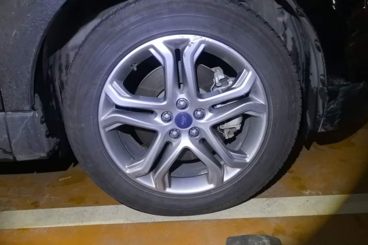 Used Ford Edge 2018 EcoBoost 245 Two-Wheel-Drive Titanium 7-Seater China VI Standard Right Front Wheel Hub
