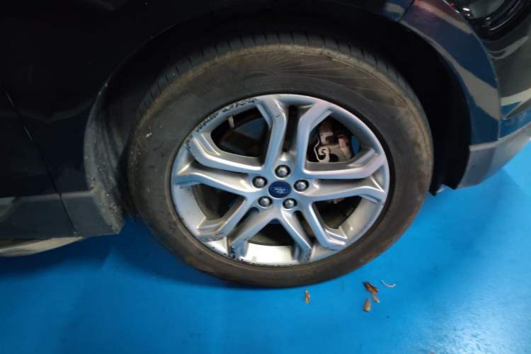 Used Ford Edge 2018 EcoBoost 245 Two-Wheel-Drive Titanium 7-Seater China V Standard Right Front Wheel Hub