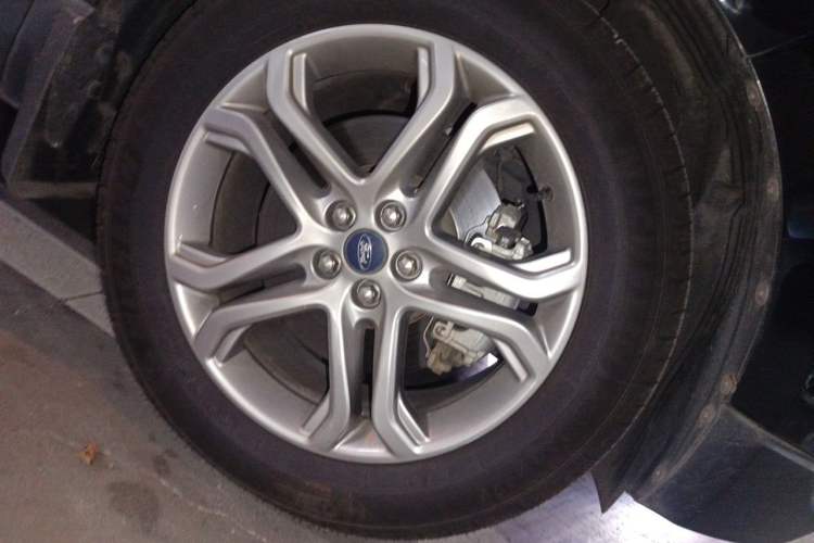 Used Ford Edge 2018 EcoBoost 245 Two-Wheel-Drive Titanium 7-Seater China V Standard Right Front Wheel Hub