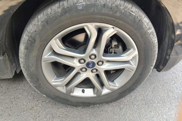 Used Ford Edge 2018 EcoBoost 245 Two-Wheel-Drive Titanium 7-Seater China V Standard Right Front Wheel Hub