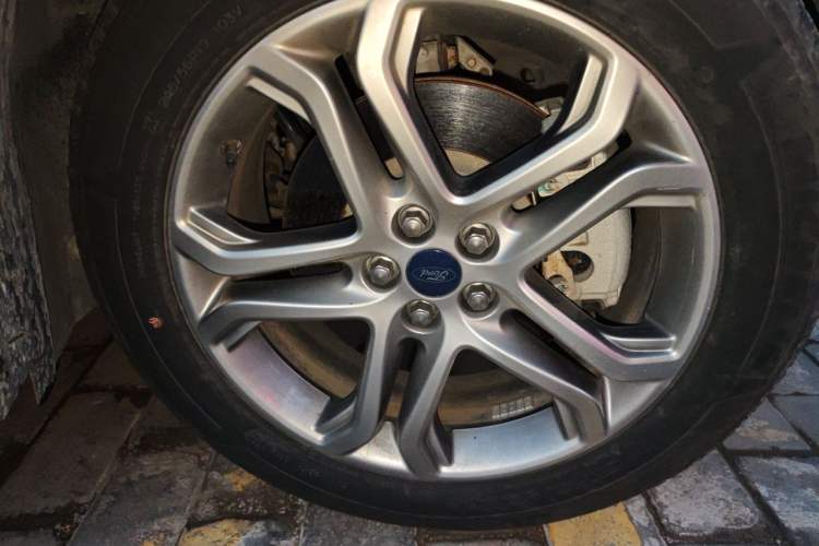 Used Ford Edge 2018 EcoBoost 245 Two-Wheel-Drive Titanium 7-Seater China VI Standard Right Front Wheel Hub