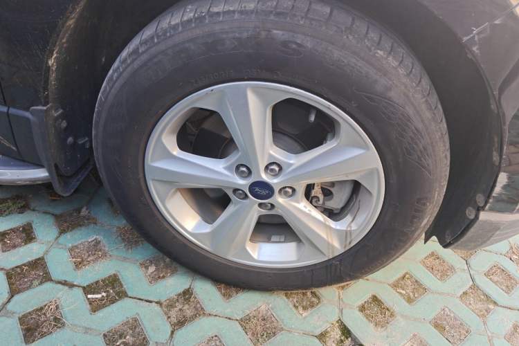 Used Ford Edge 2018 EcoBoost 245 Two-Wheel-Drive Titanium 5-Seater China VI Standard Right Front Wheel Hub