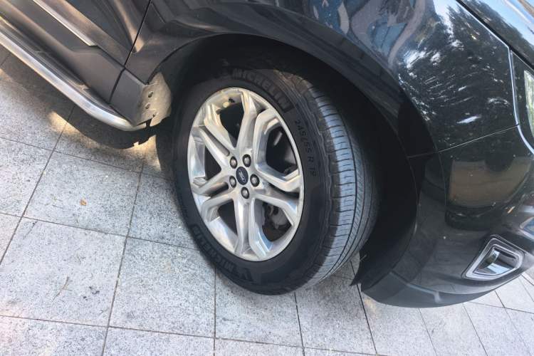 Used Ford Edge 2018 EcoBoost 245 Two-Wheel-Drive Titanium 7-Seater China V Standard Right Front Wheel Hub