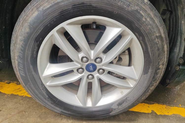 Used Ford Edge 2018 EcoBoost 245 Two-Wheel-Drive Platinum Edition 7-Seater China V Emission Standard Right Front Wheel Hub