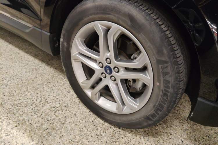 Used Ford Edge 2018 EcoBoost 245 Two-Wheel-Drive Titanium 7-Seater China V Standard Right Front Wheel Hub