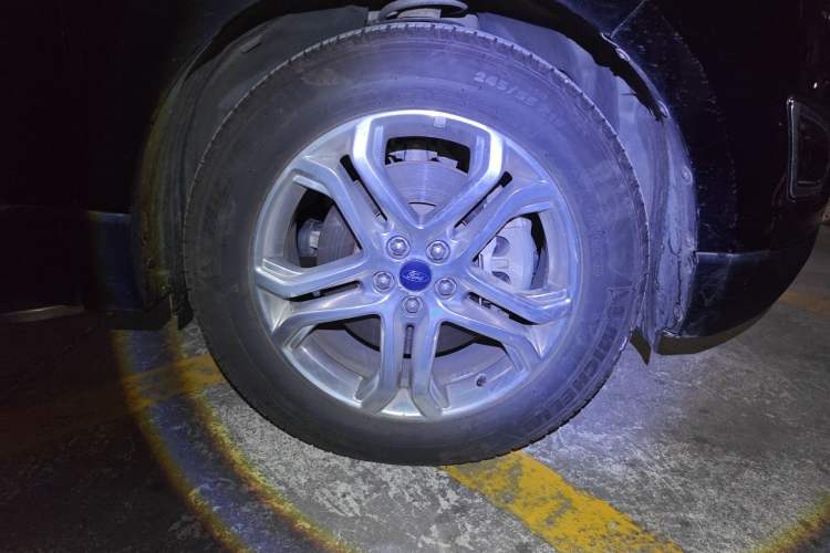 Used Ford Edge 2018 EcoBoost 245 Two-Wheel-Drive Titanium 7-Seater China V Standard Right Front Wheel Hub