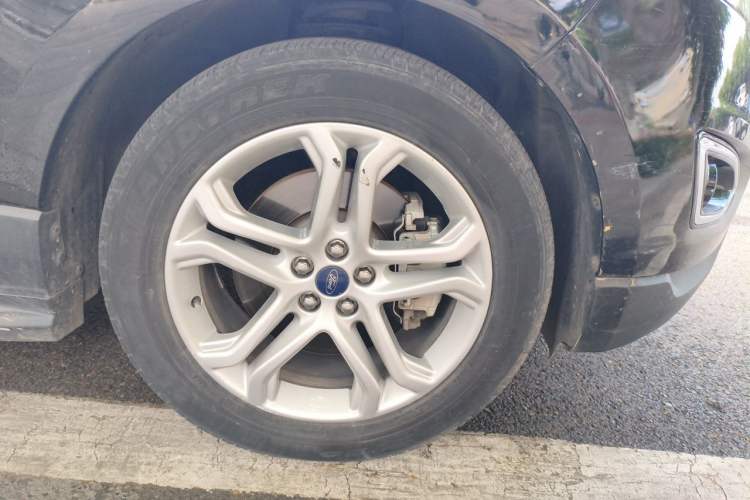 Used Ford Edge 2018 EcoBoost 245 Two-Wheel-Drive Titanium 7-Seater China V Standard Right Front Wheel Hub