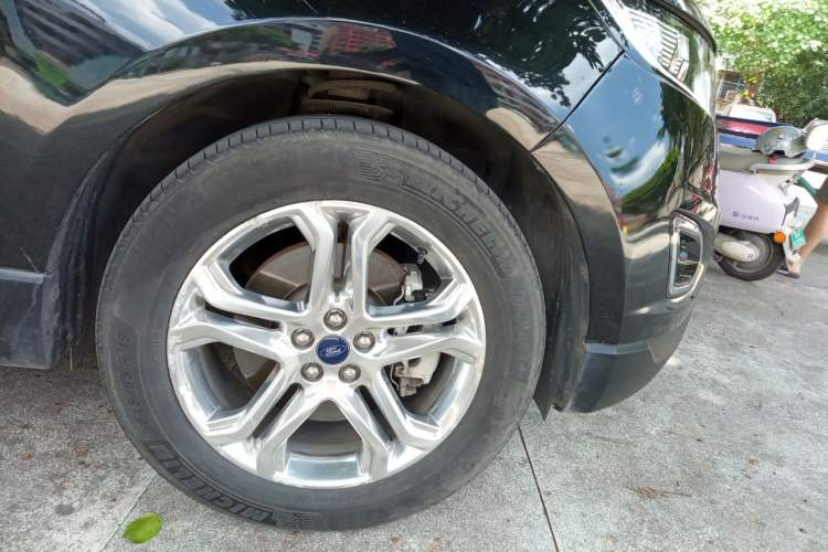 Used Ford Edge 2018 EcoBoost 245 Two-Wheel-Drive Titanium 7-Seater China V Standard Right Front Wheel Hub