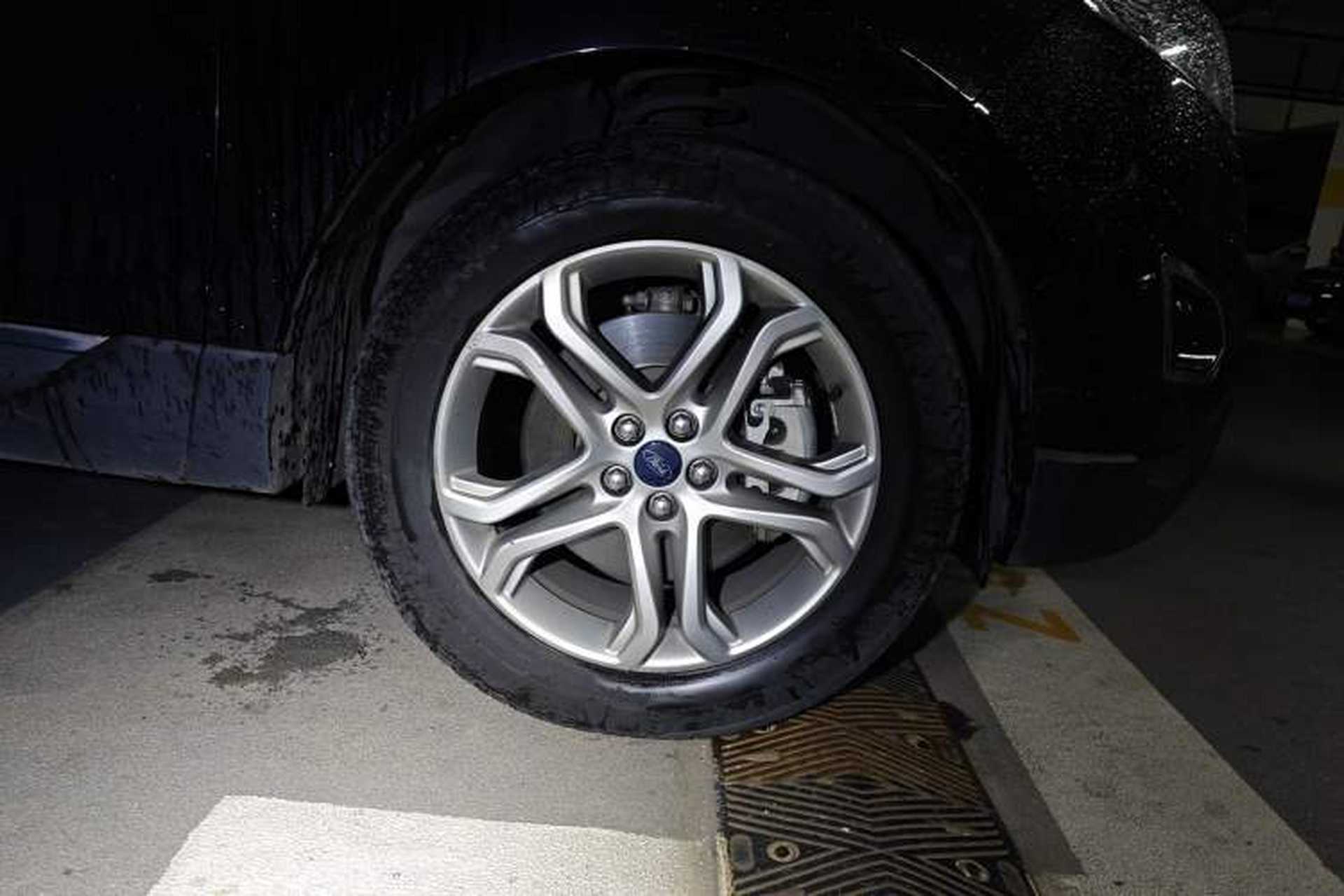 Used Ford Edge 2018 EcoBoost 245 Two-Wheel-Drive Titanium 7-Seater China VI Standard Right Front Wheel Hub