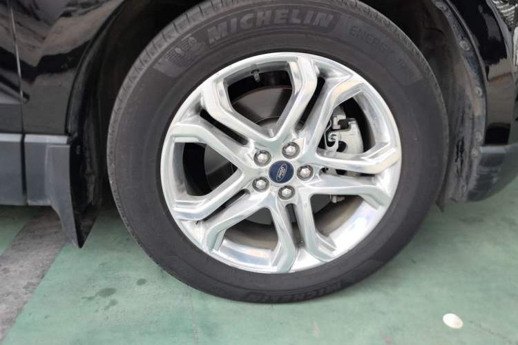Used Ford Edge 2018 EcoBoost 245 Two-Wheel-Drive Titanium 7-Seater China V Standard Right Front Wheel Hub