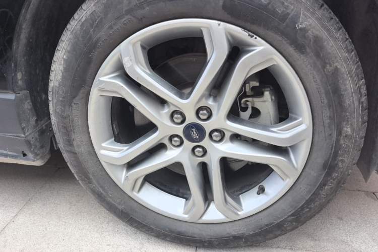 Used Ford Edge 2018 EcoBoost 245 Two-Wheel-Drive Titanium 7-Seater China VI Standard Right Front Wheel Hub
